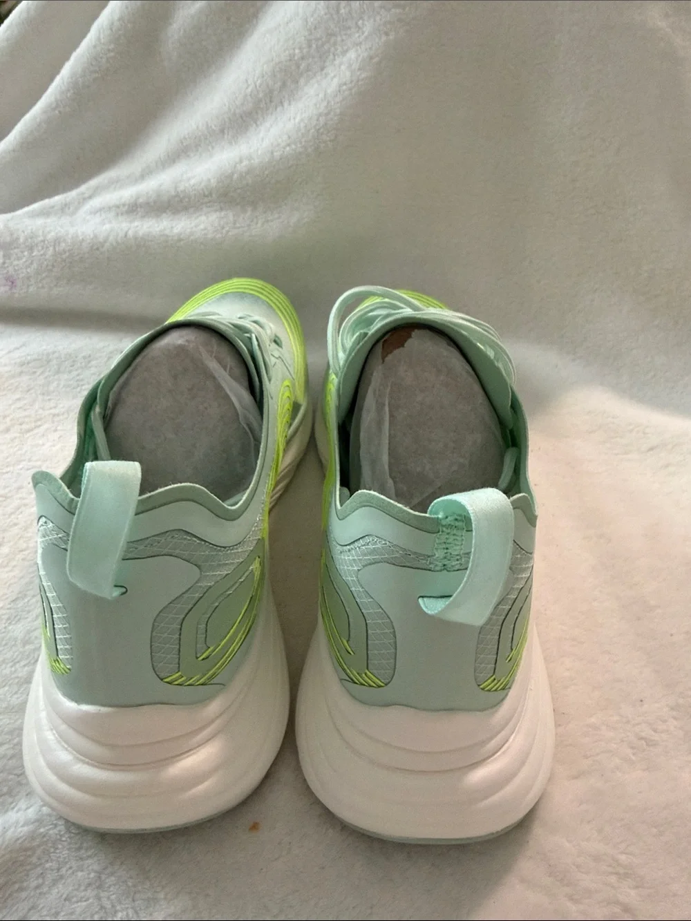 APL Men's Streamline Light Green Yellow Low Top Lace Up Running Sneakers